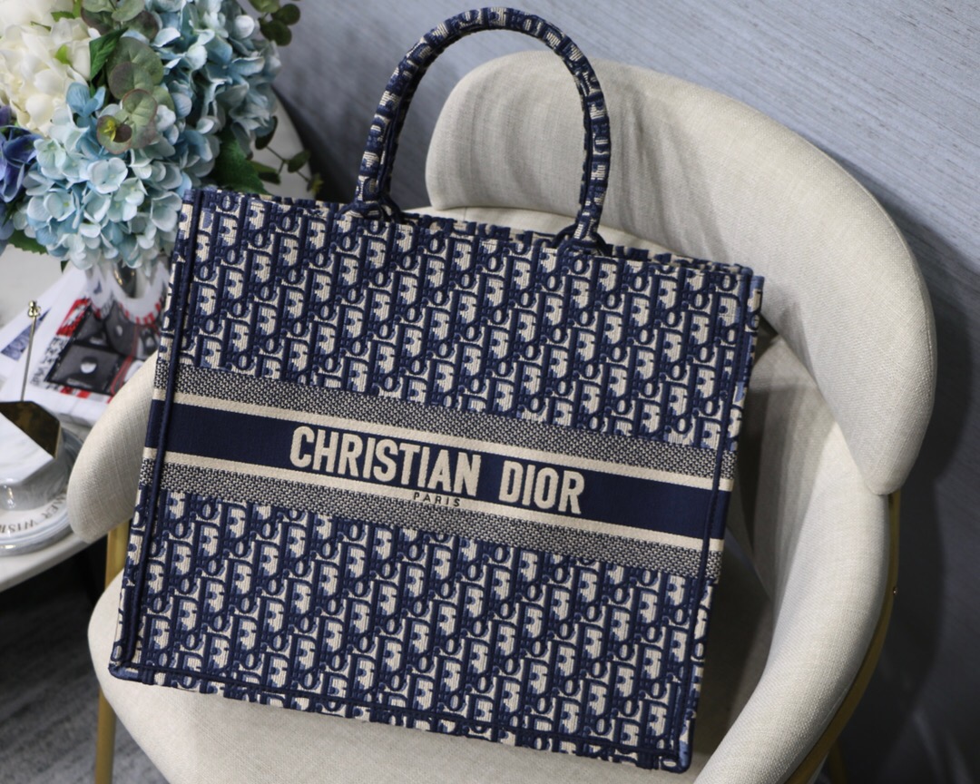 D10r Canvas Book Tote 41.5cm