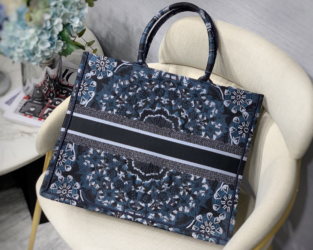 D10r OBLIQUE Canvas Book Tote 41.5cm