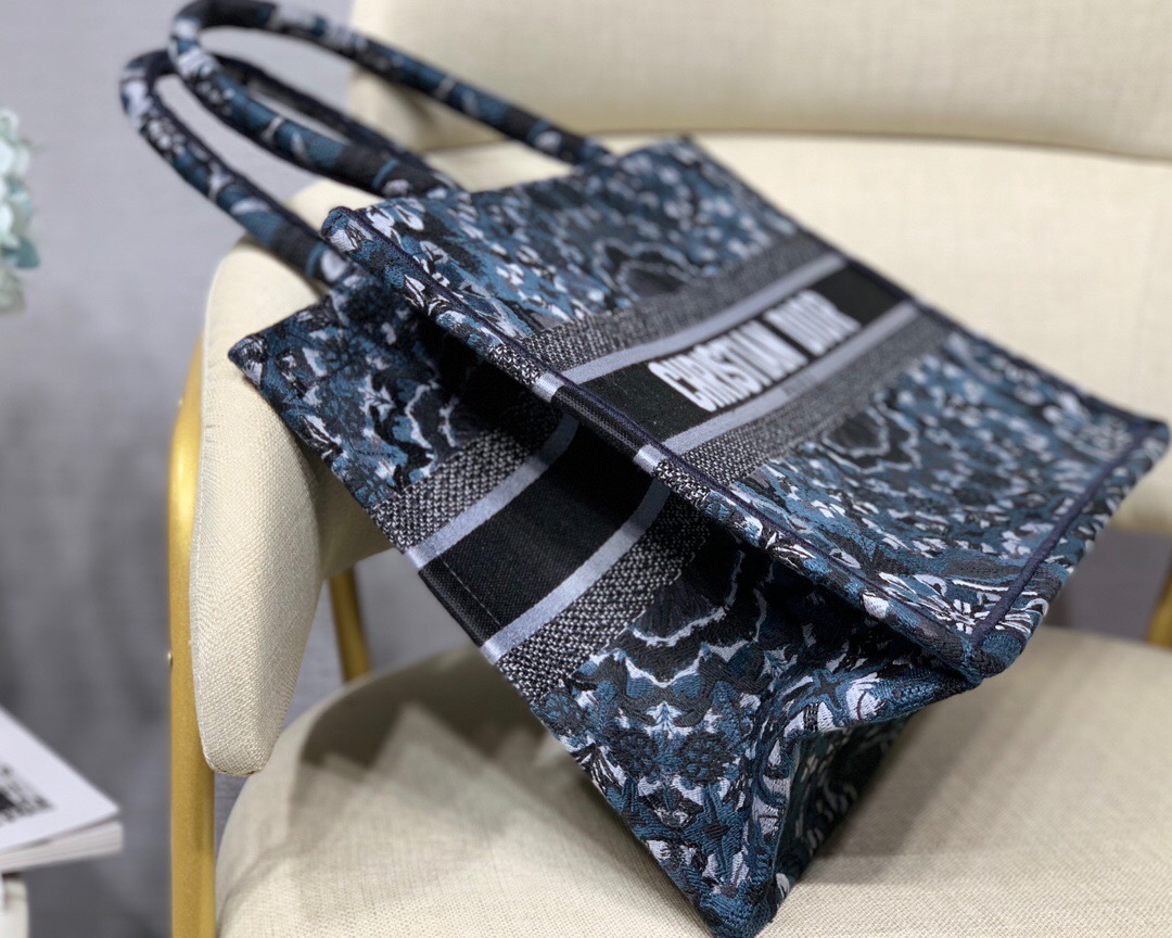 D10r OBLIQUE Canvas Book Tote 36.5cm