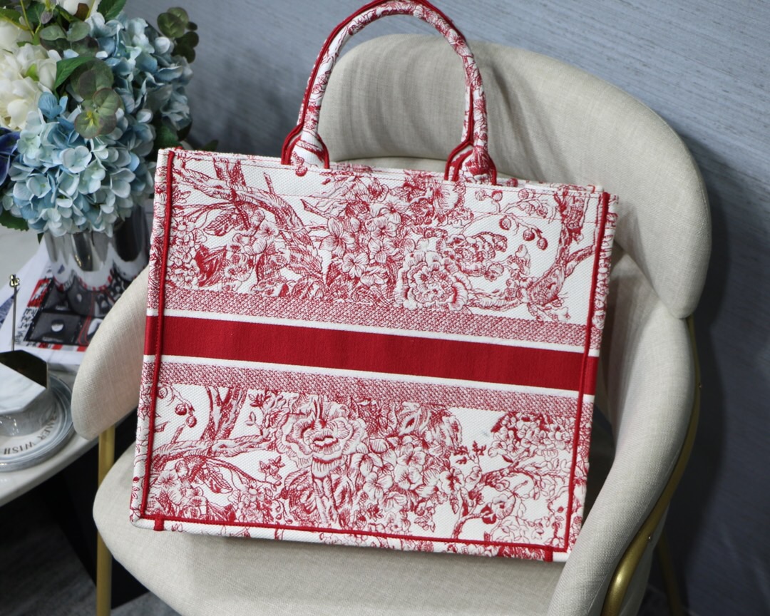 D10r Canvas Book Tote