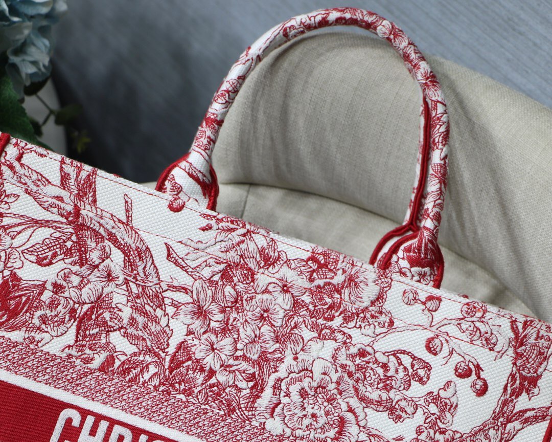 D10r Canvas Book Tote