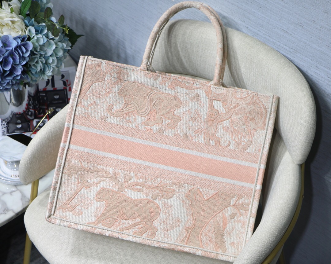 D10r Multicolor Canvas Book Tote Pink