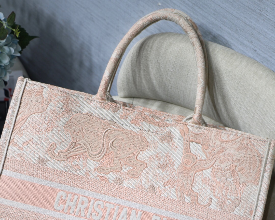 D10r Multicolor Canvas Book Tote Pink