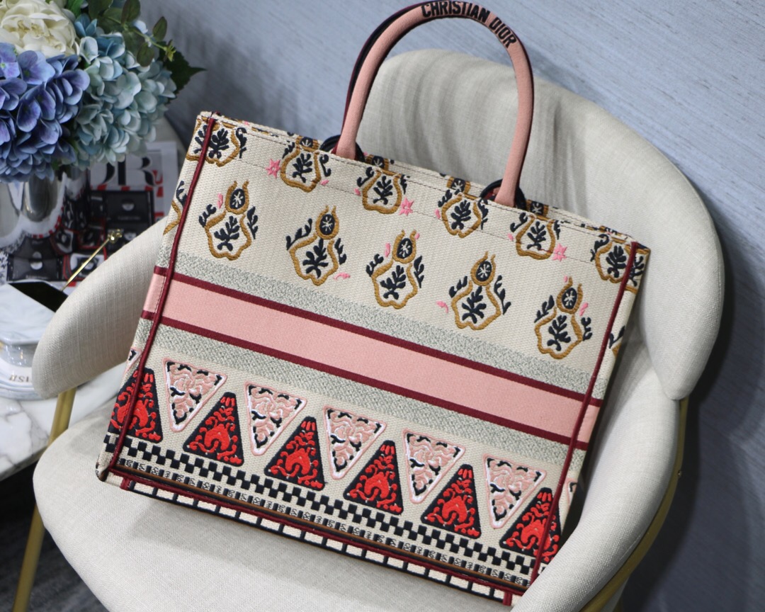 D10r Multicolor OBLIQUE Canvas Book Tote