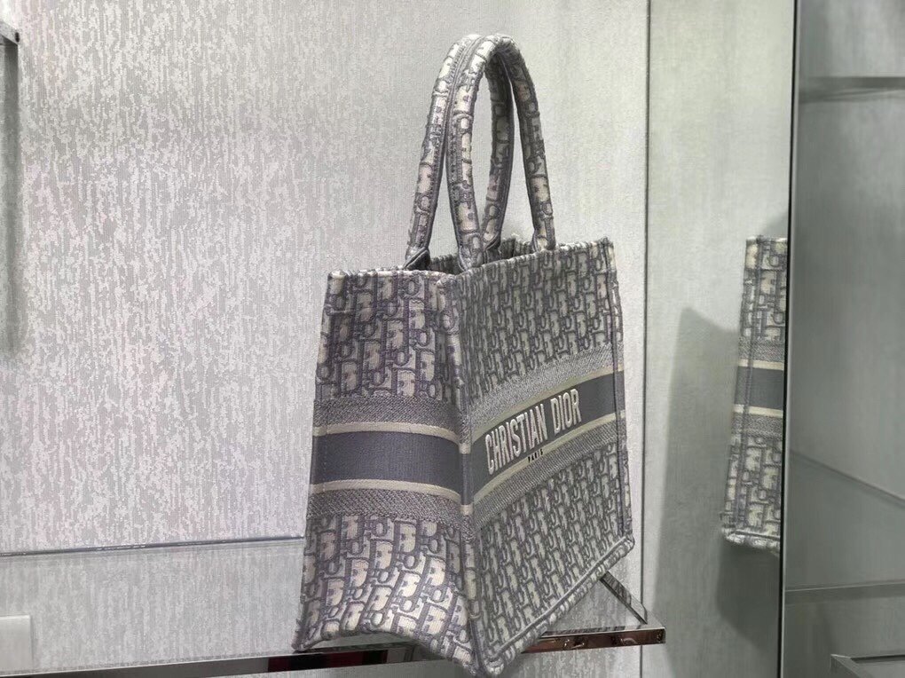 Bagsaaa Medium D10r Book Tote Ecru and Gray D10r Oblique Embroidery - 36 x 27.5 x 16.5 cm