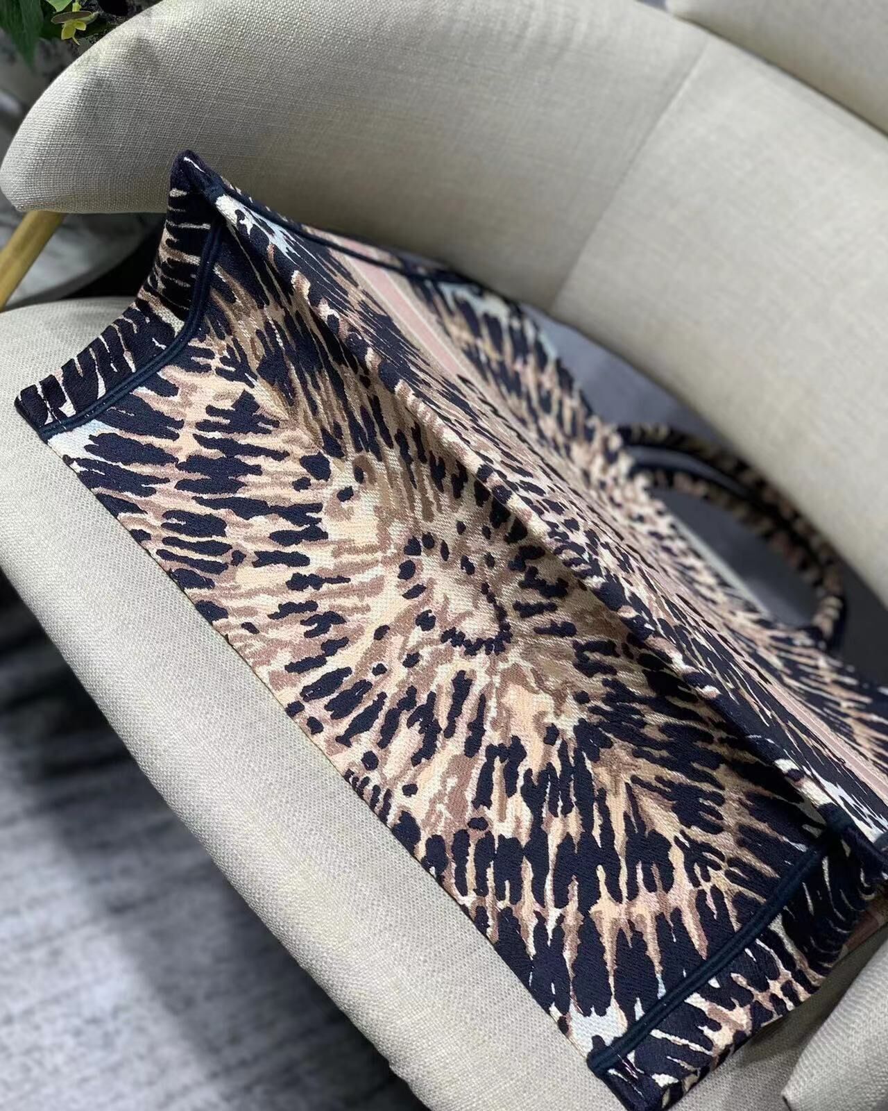 D10r Book Tote bag 41.5cm