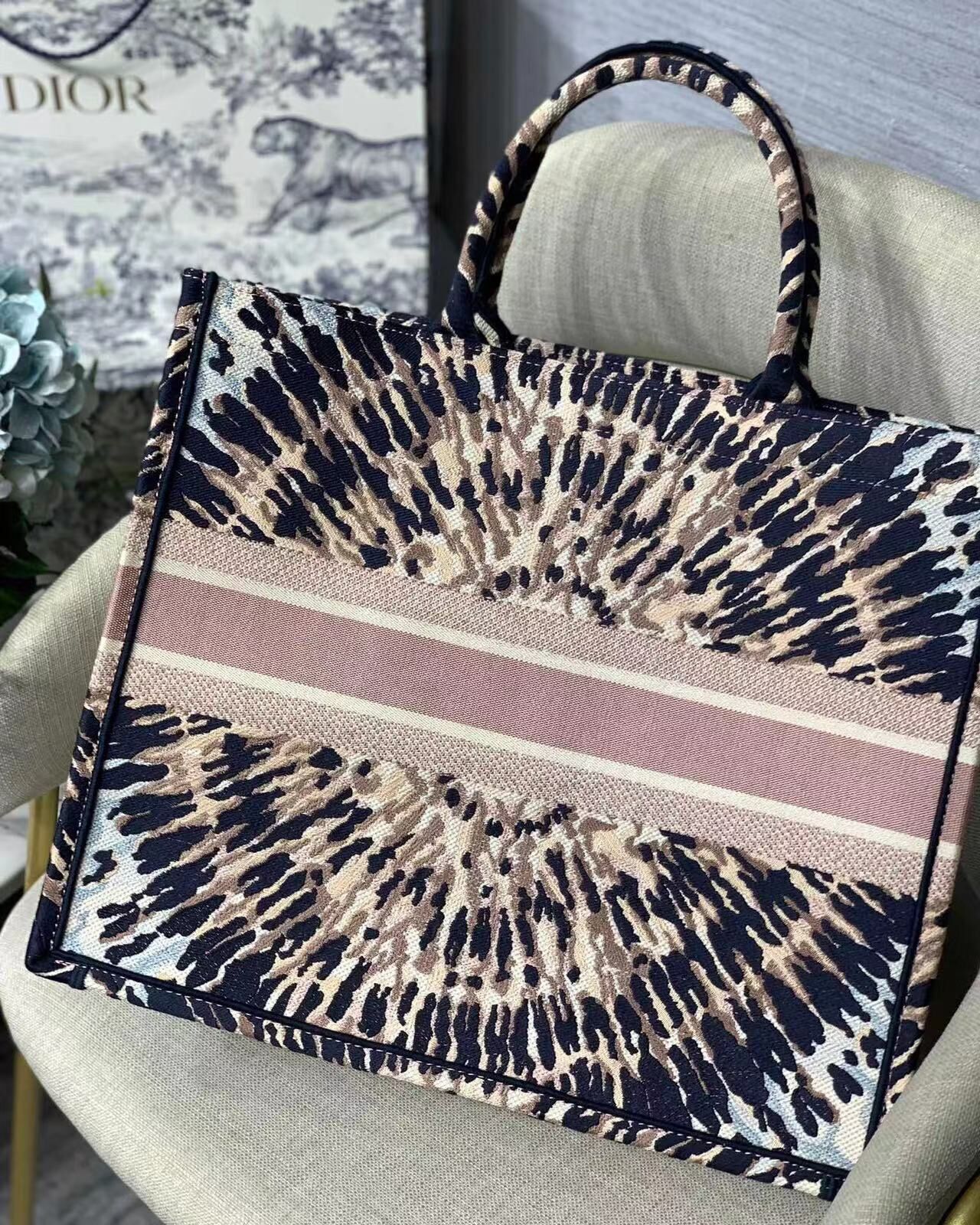 D10r Book Tote bag 41.5cm