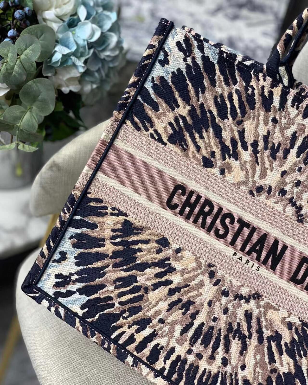 D10r Book Tote bag 41.5cm