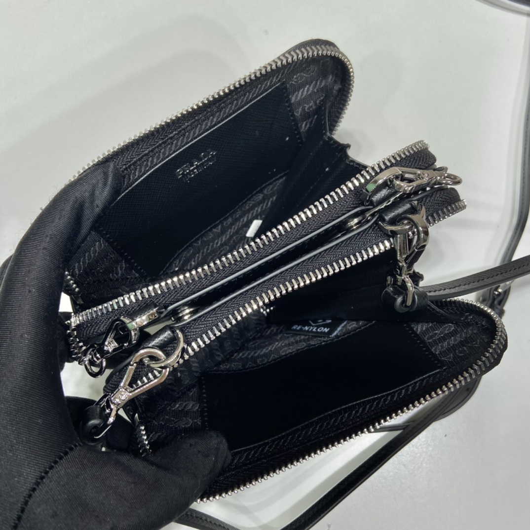 Bagsaaa Pra*a Saffiano leather mini-pouch black - 15x10x5cm