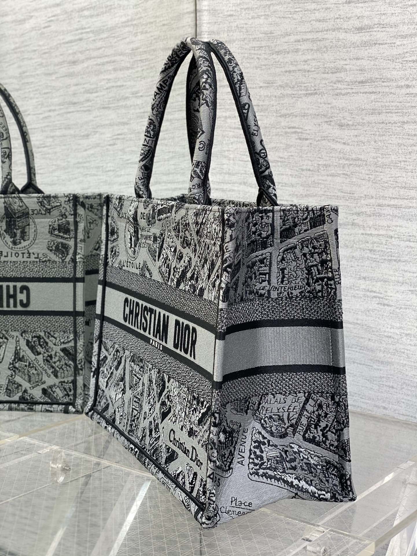 Bagsaaa D10r Book Tote Medium Grey Plan de Paris Embroidery - 36 x 27.5 x 16.5 cm