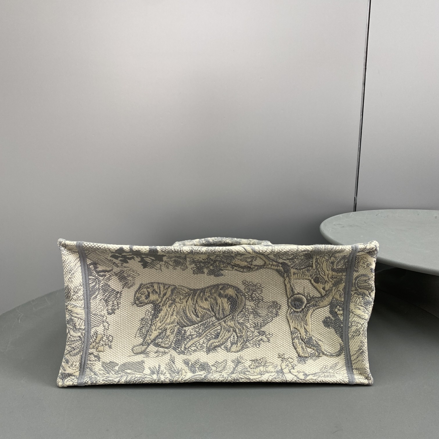 Bagsaaa D10r Book Tote Medium Ecru and Gray Toile de Jouy Embroider - 36 x 27.5 x 16.5 cm