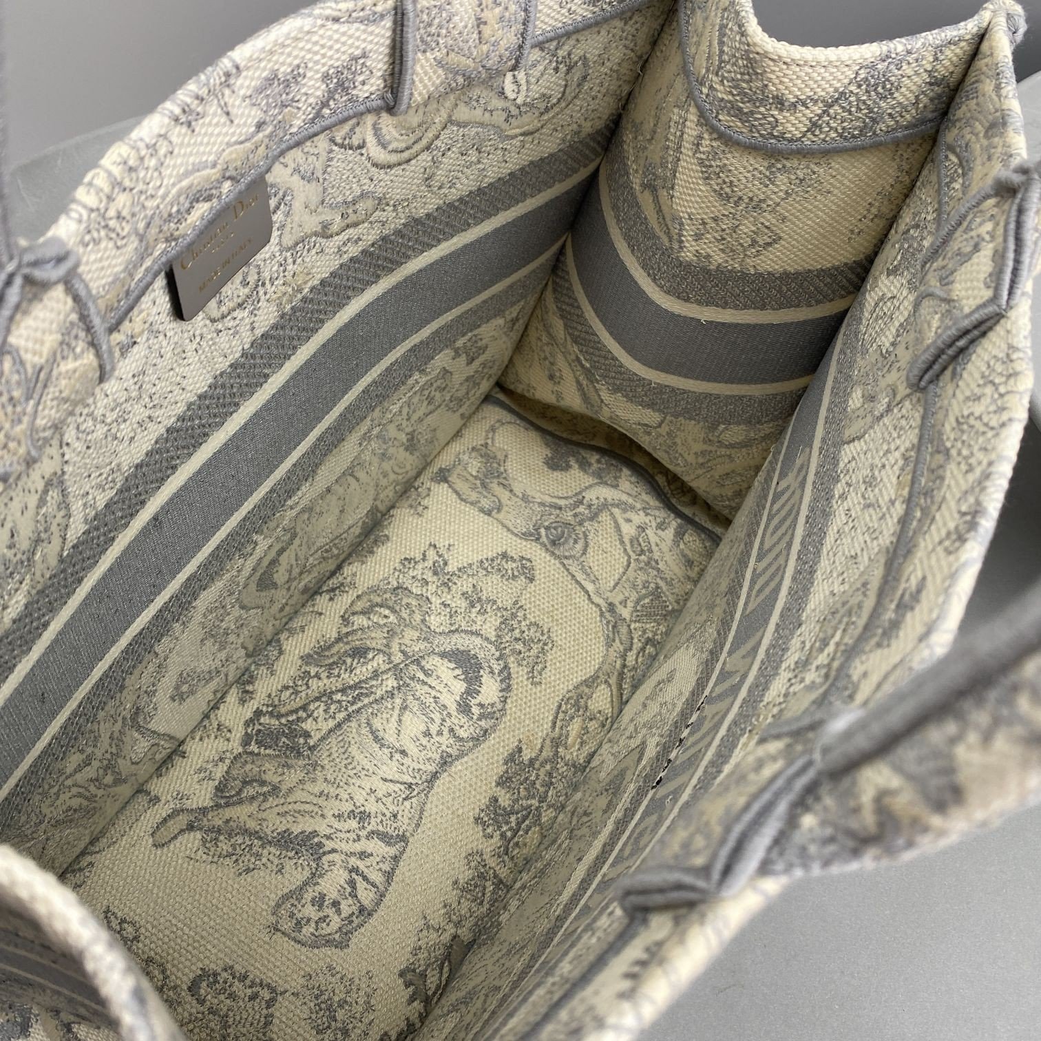 Bagsaaa D10r Book Tote Medium Ecru and Gray Toile de Jouy Embroider - 36 x 27.5 x 16.5 cm