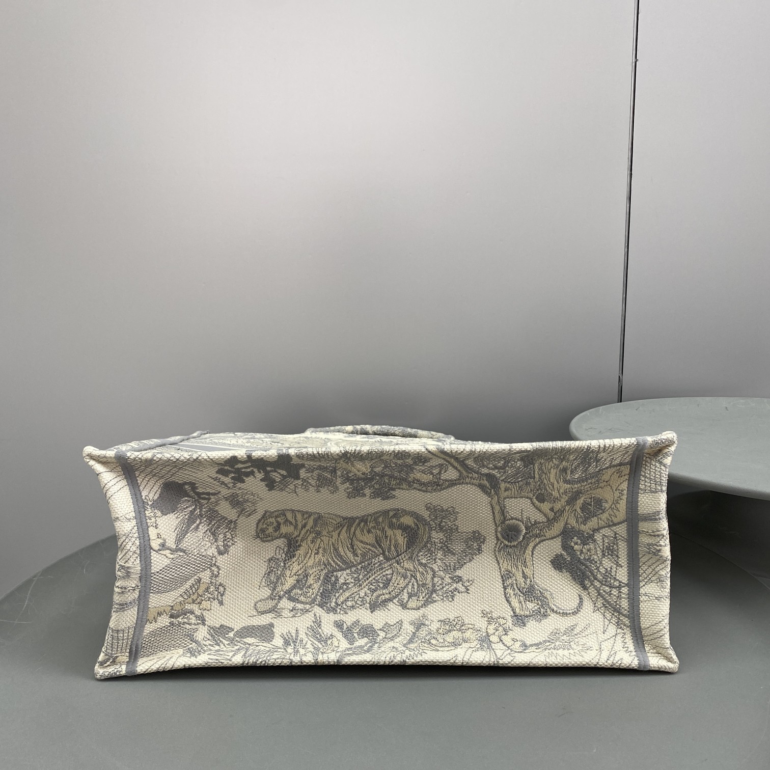 Bagsaaa D10r Book Tote Large Ecru and Gray Toile de Jouy Embroider - 42 x 35 x 18.5 cm