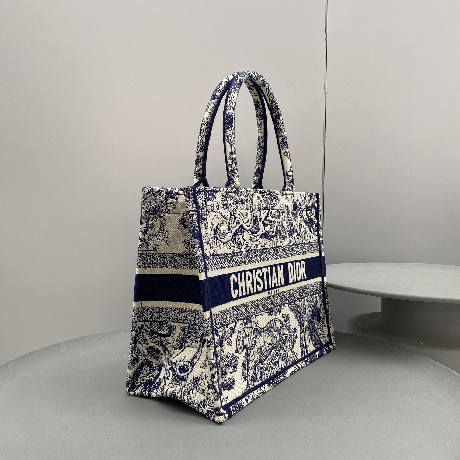 Bagsaaa D10r Book Tote Medium Blue Toile de Jouy Embroider - 36 x 27.5 x 16.5 cm