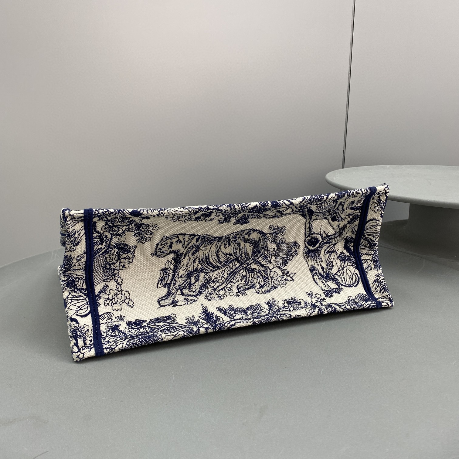 Bagsaaa D10r Book Tote Medium Blue Toile de Jouy Embroider - 36 x 27.5 x 16.5 cm