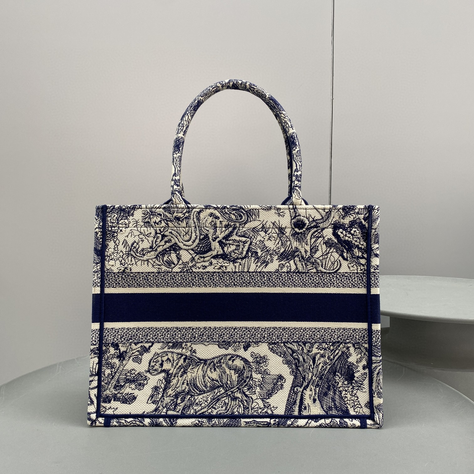 Bagsaaa D10r Book Tote Medium Blue Toile de Jouy Embroider - 36 x 27.5 x 16.5 cm