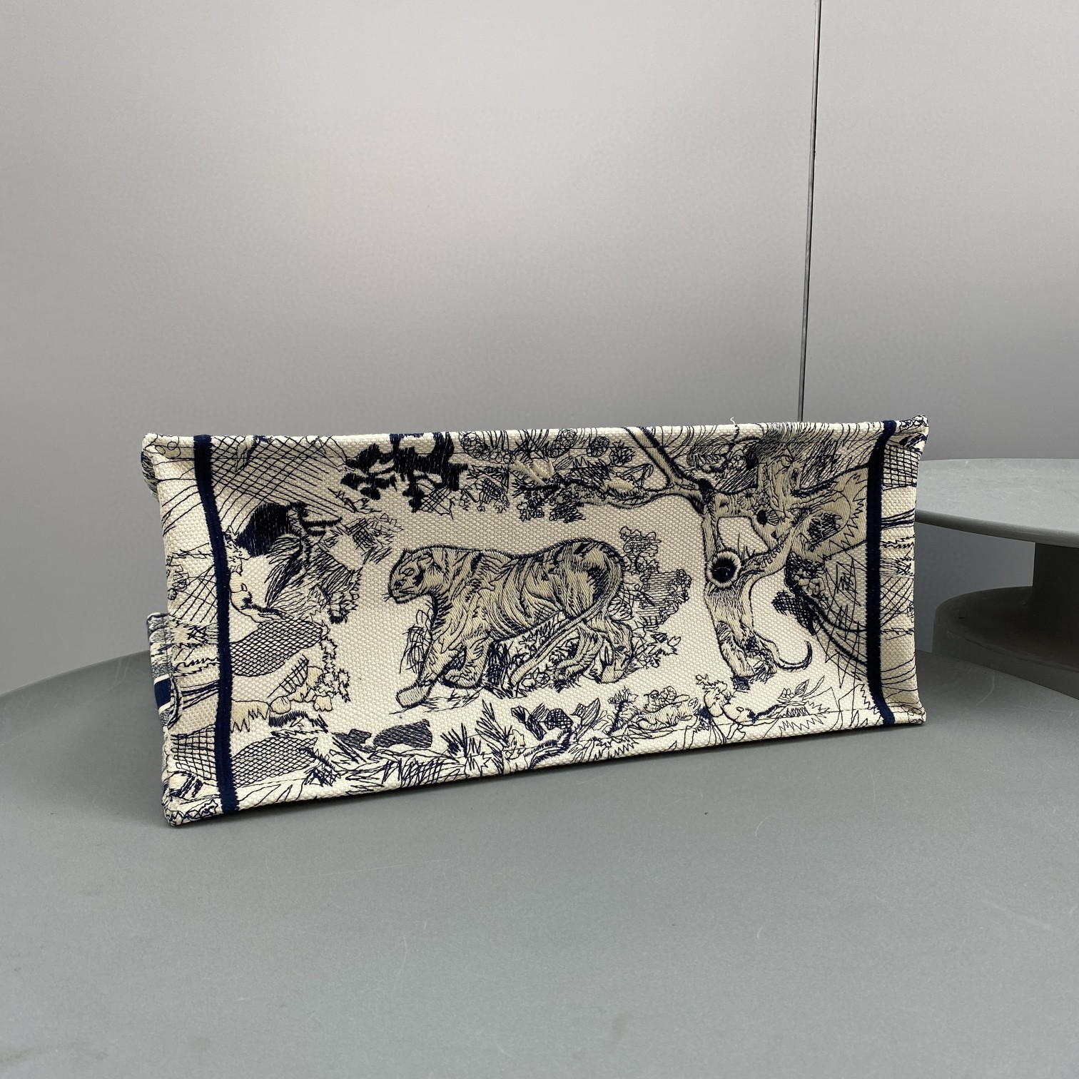 Bagsaaa D10r Book Tote Large Blue Toile de Jouy Embroider - 42 x 35 x 18.5 cm