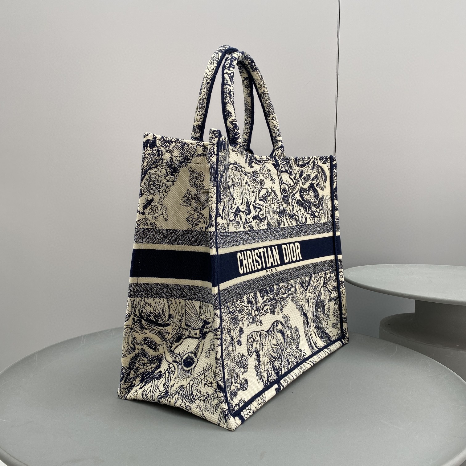 Bagsaaa D10r Book Tote Large Blue Toile de Jouy Embroider - 42 x 35 x 18.5 cm