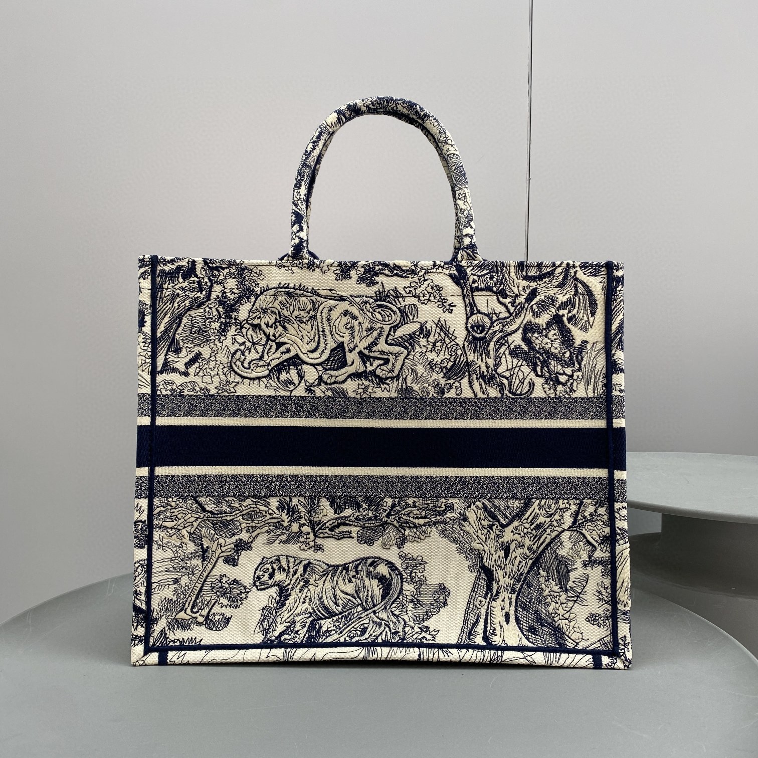 Bagsaaa D10r Book Tote Large Blue Toile de Jouy Embroider - 42 x 35 x 18.5 cm