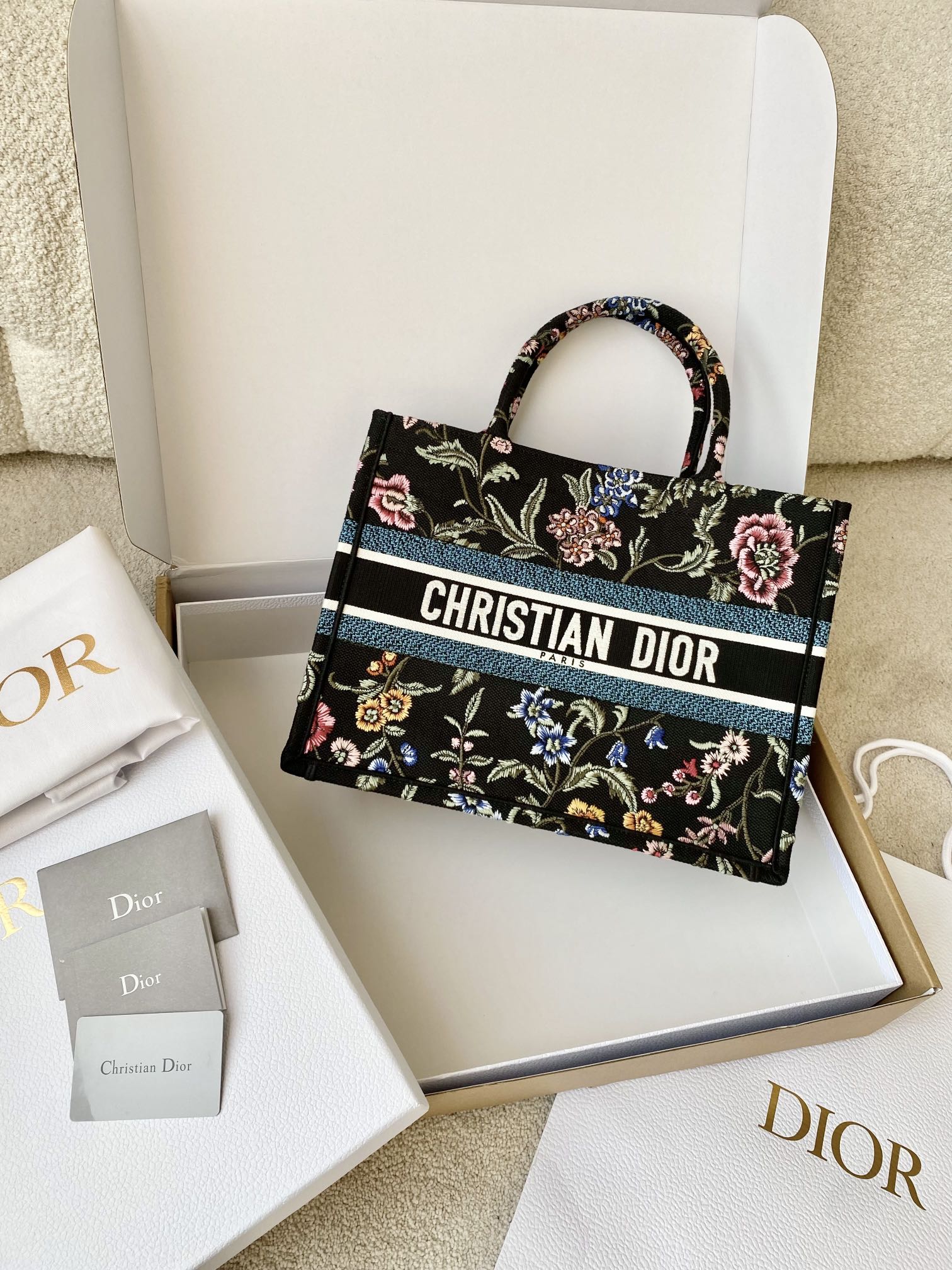Bagsaaa D10r Book Tote Medium Black Multicolor D10r Petites Fleurs Embroidery - 36 x 27.5 x 16.5 cm