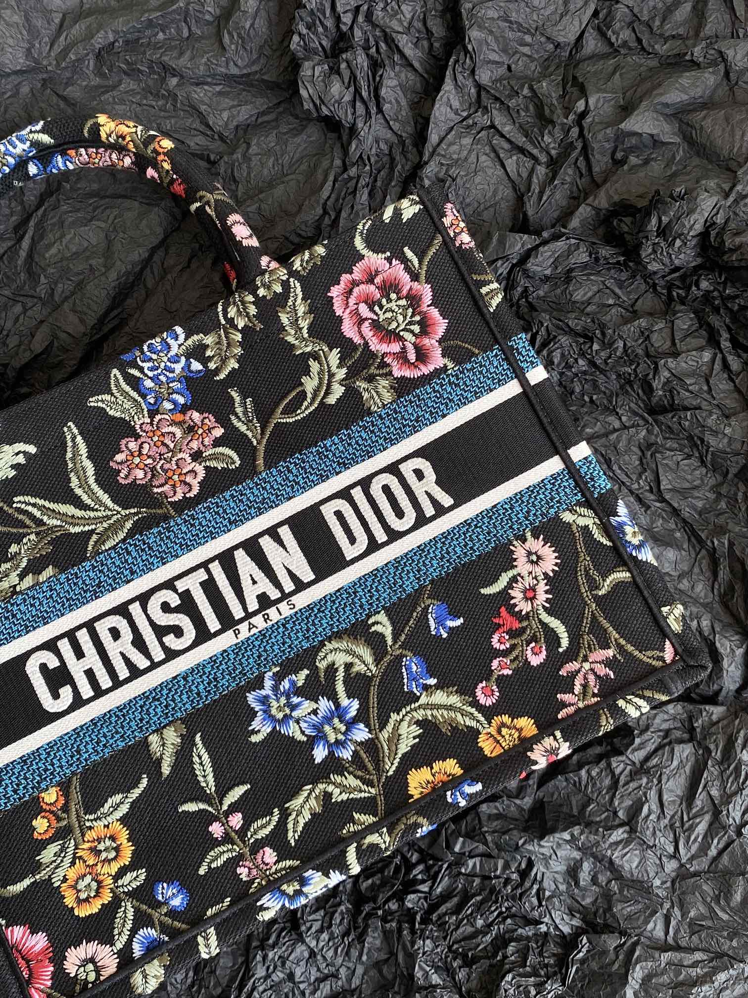 Bagsaaa D10r Book Tote Medium Black Multicolor D10r Petites Fleurs Embroidery - 36 x 27.5 x 16.5 cm