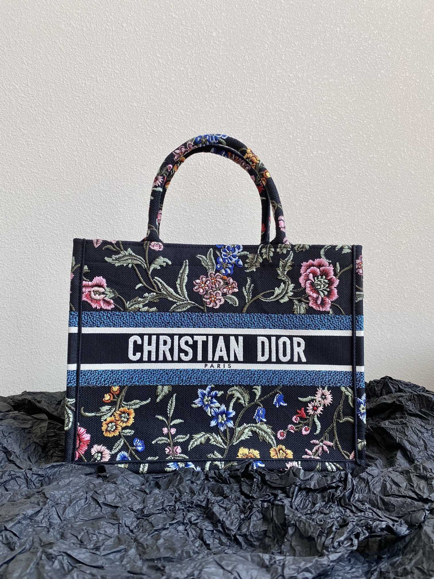 Bagsaaa D10r Book Tote Medium Black Multicolor D10r Petites Fleurs Embroidery - 36 x 27.5 x 16.5 cm