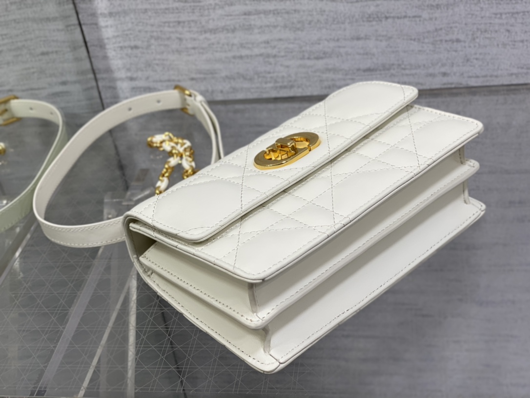 Bagsaaa D10r Miss Caro White Macrocannage Lambskin Bag - 19 x 13 x 5.5 cm