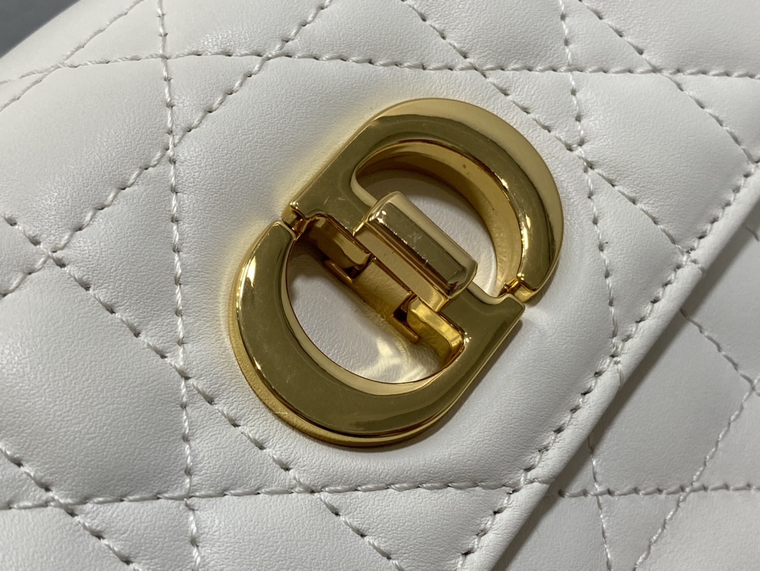 Bagsaaa D10r Miss Caro White Macrocannage Lambskin Bag - 19 x 13 x 5.5 cm