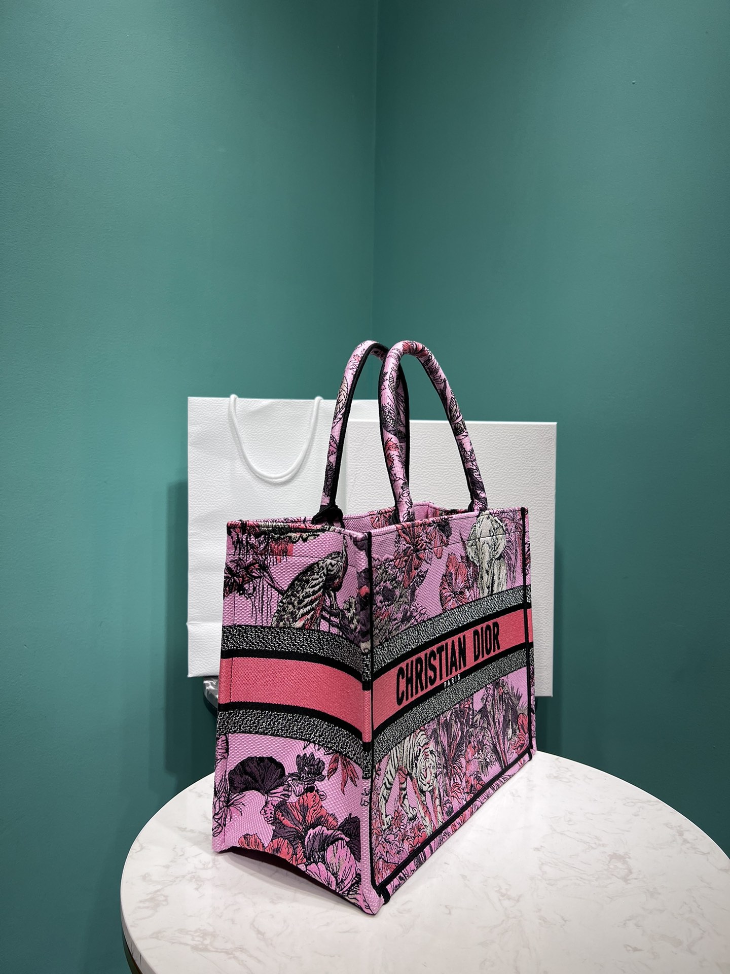 Bagsaaa D10r Book Tote Medium Pink Toile de Jouy Voyage Embroidery - 36 x 27.5 x 16.5 cm