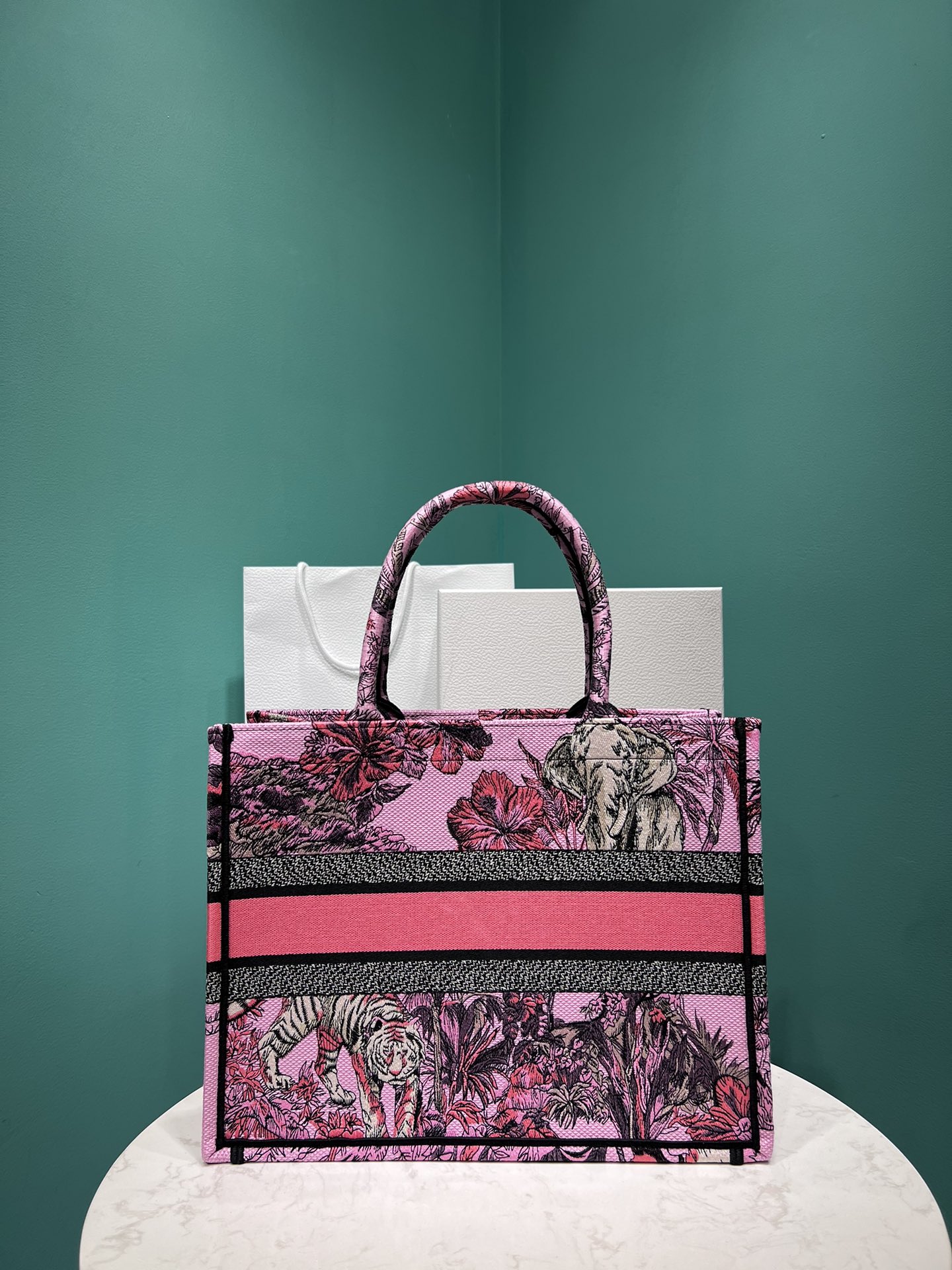 Bagsaaa D10r Book Tote Medium Pink Toile de Jouy Voyage Embroidery - 36 x 27.5 x 16.5 cm