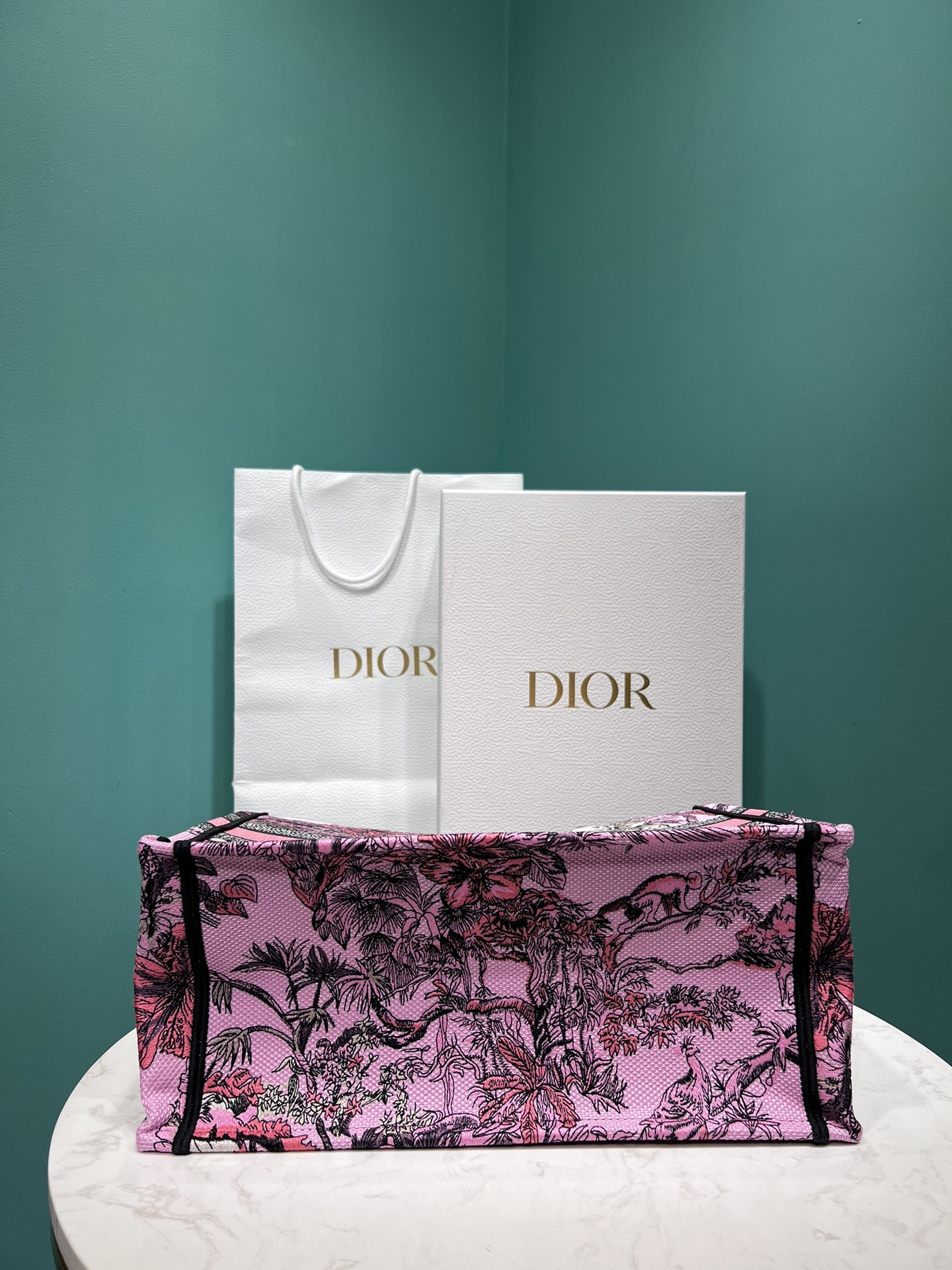 Bagsaaa D10r Book Tote Medium Pink Toile de Jouy Voyage Embroidery - 36 x 27.5 x 16.5 cm