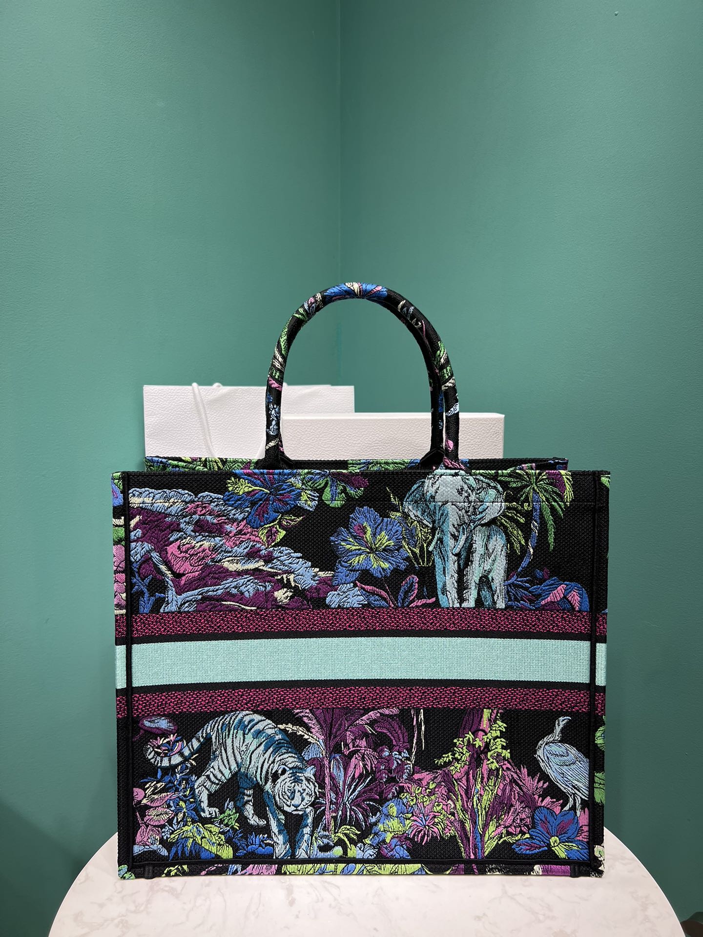 Bagsaaa D10r Book Tote Large Dark blue Toile de Jouy Voyage Embroidery - 41cm
