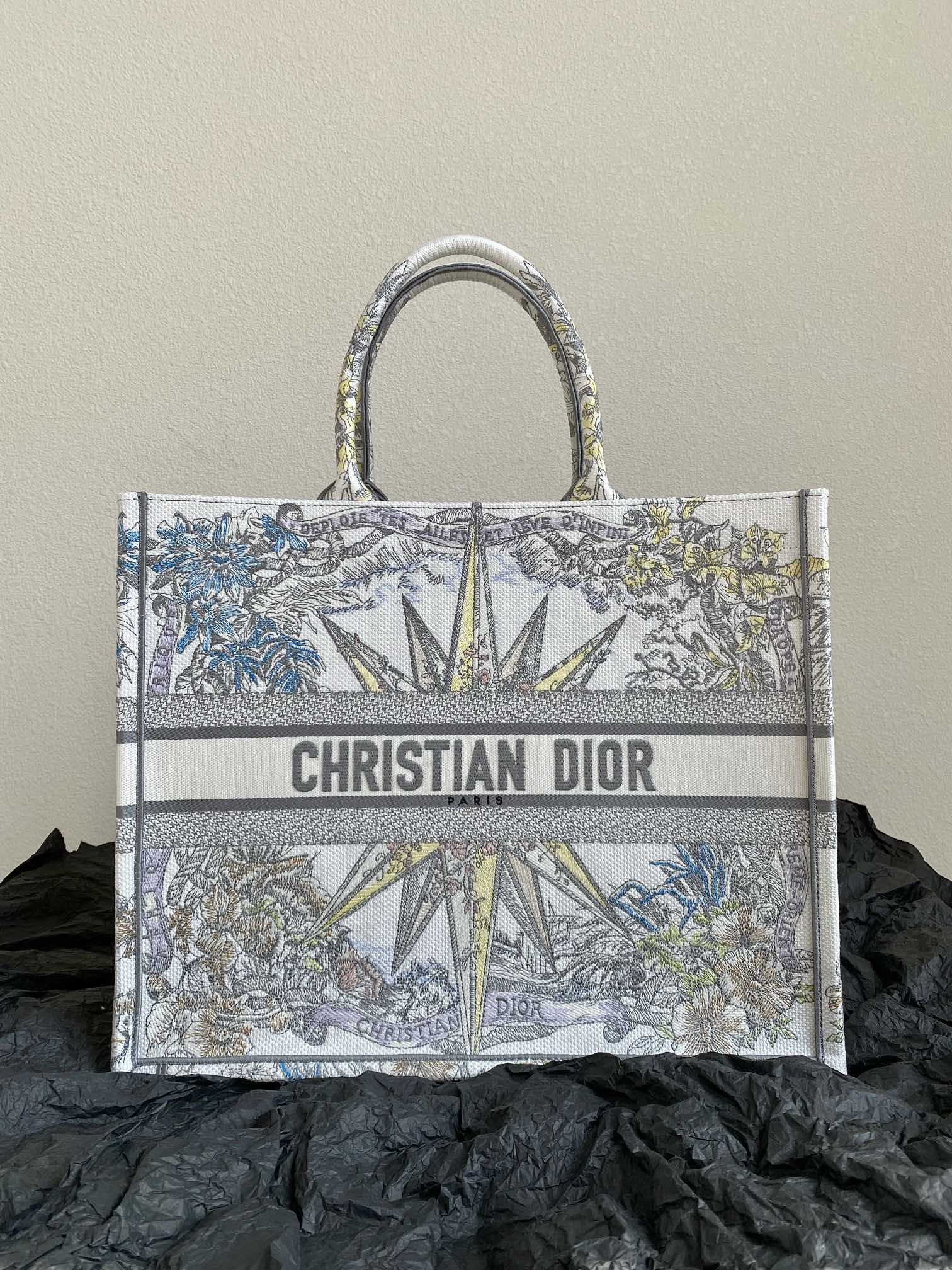 Bagsaaa D10r Book Tote Large Star - 41cm