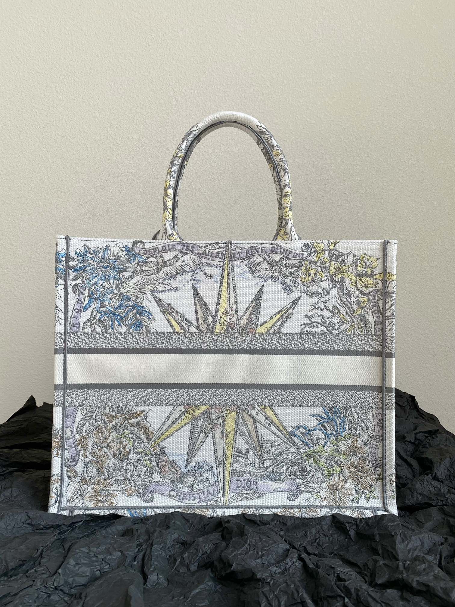 Bagsaaa D10r Book Tote Large Star - 41cm