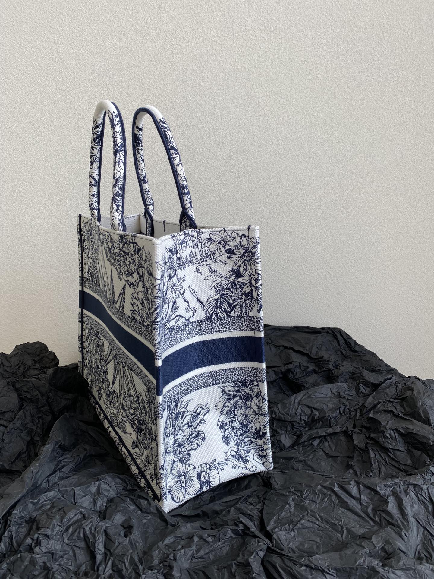 Bagsaaa D10r Book Tote Large Star Navy- 41cm