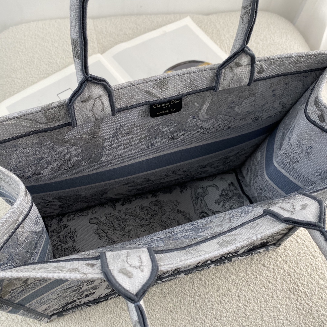 Bagsaaa D10r Book Tote Large Gradient Toile de Jouy Voyage Embroidery - 41cm