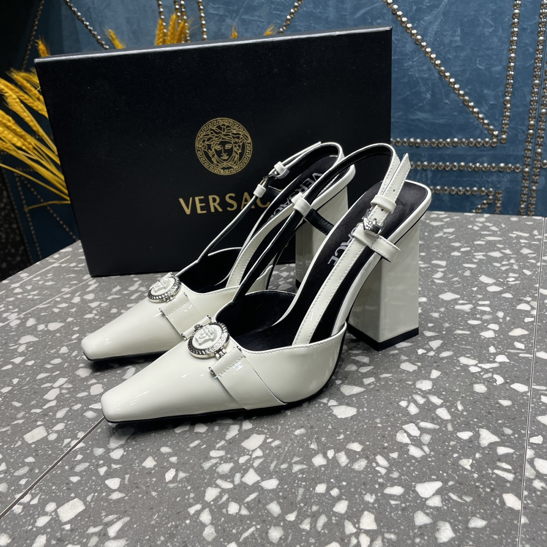 Bagsaaa Versace Medusa pumps white