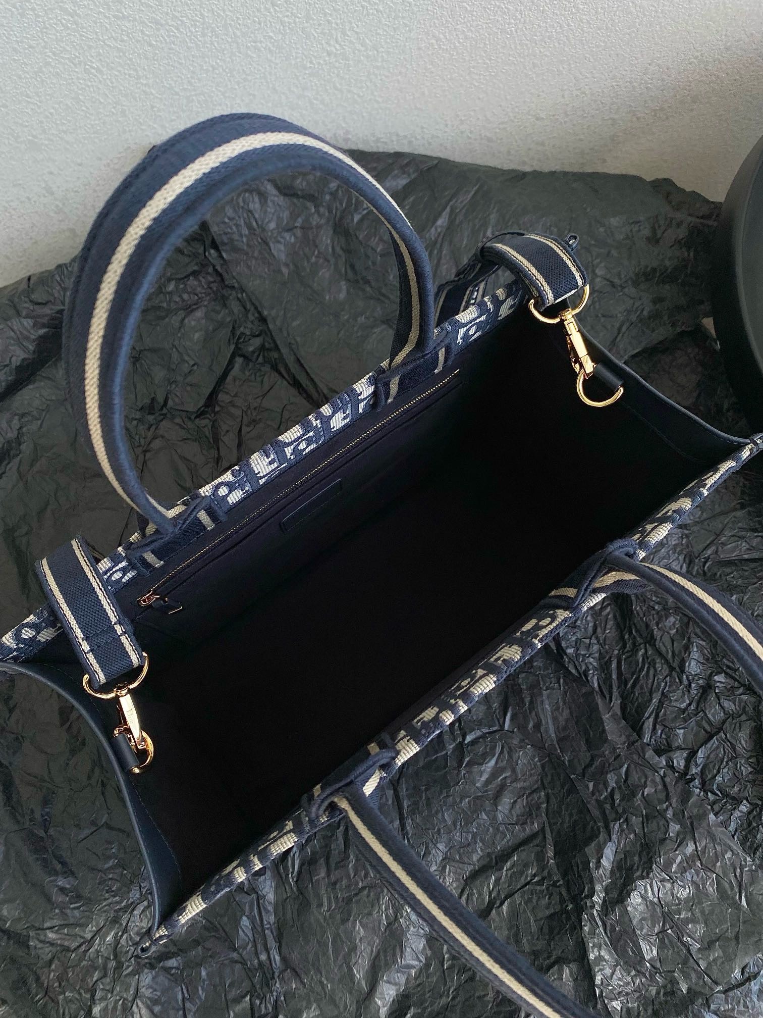 Bagsaaa D10r Medium D10r Book Tote Blue Oblique Embroidery and Calfskin With Strap