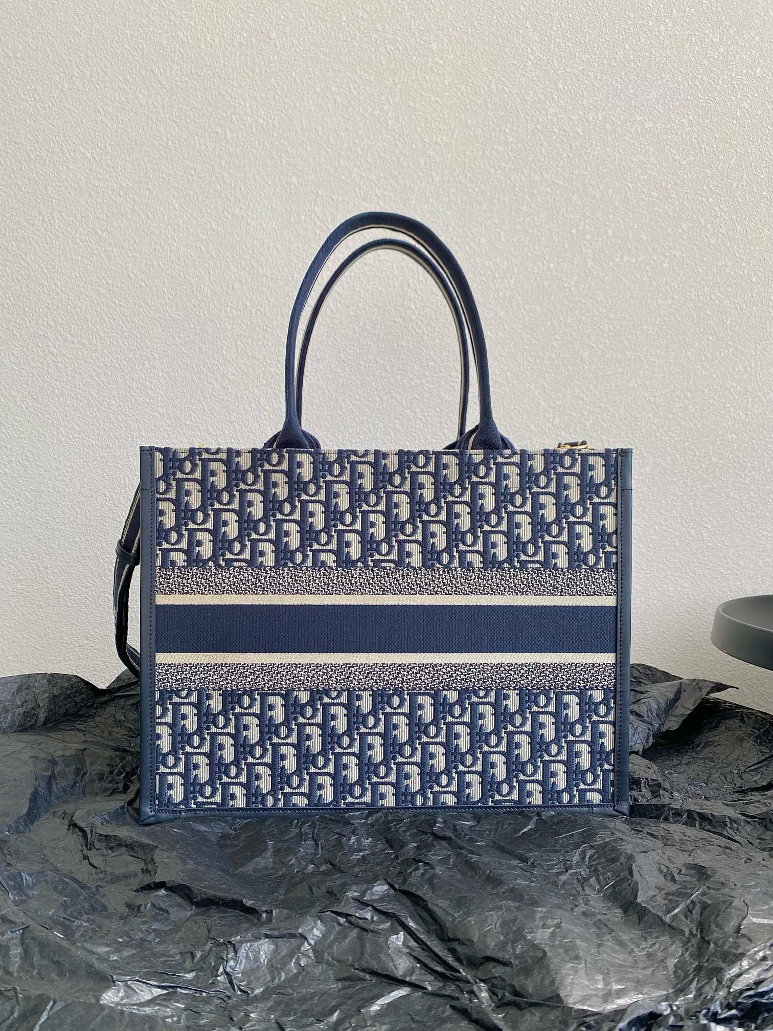 Bagsaaa D10r Medium D10r Book Tote Blue Oblique Embroidery and Calfskin With Strap