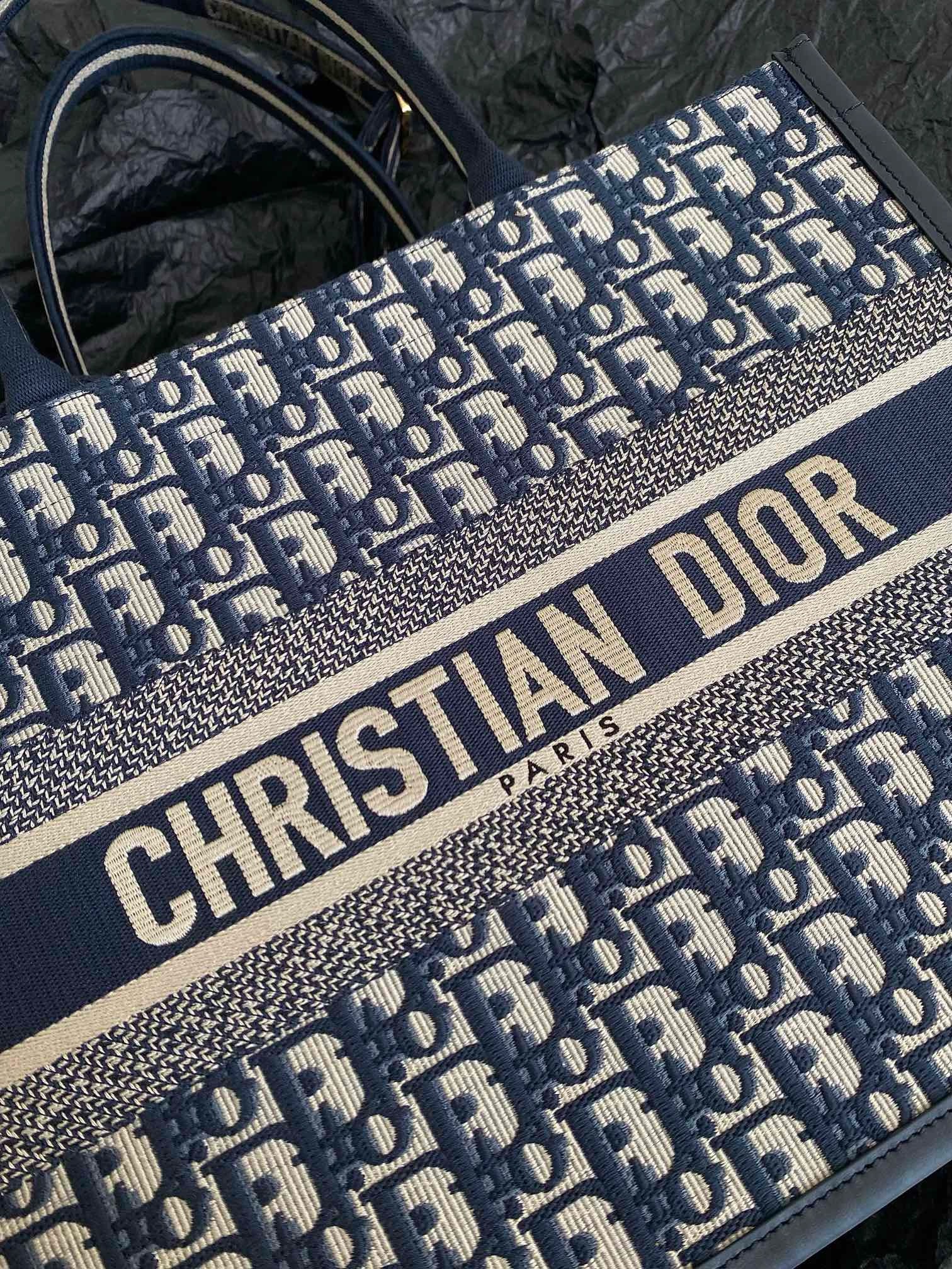Bagsaaa D10r Medium D10r Book Tote Blue Oblique Embroidery and Calfskin With Strap