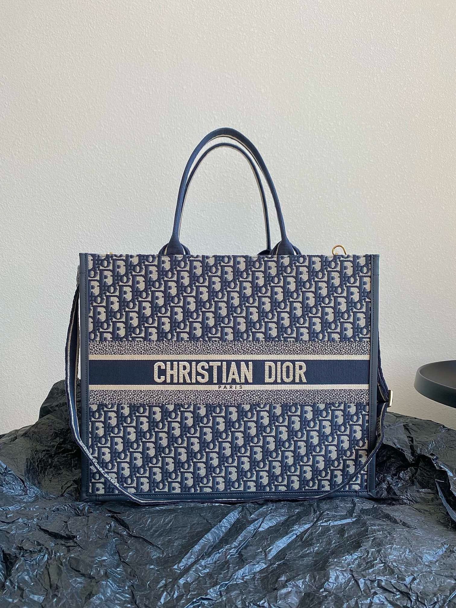 Bagsaaa D10r Large D10r Book Tote Blue Oblique Embroidery and Calfskin With Strap