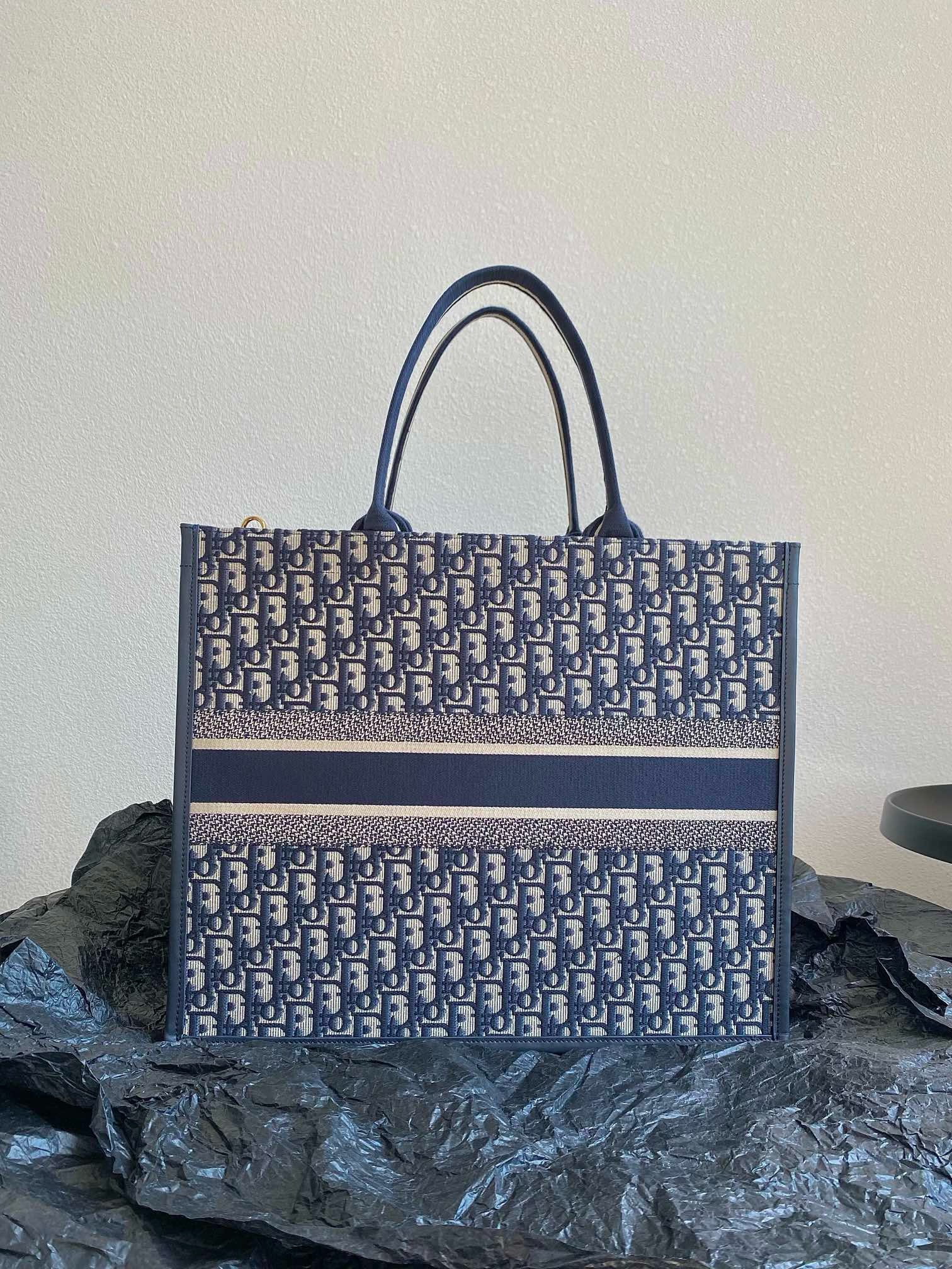 Bagsaaa D10r Large D10r Book Tote Blue Oblique Embroidery and Calfskin With Strap