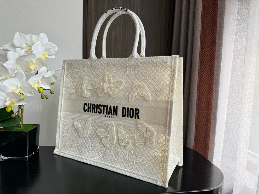 Bagsaaa D10r Book Tote Large White D-Lace Butterfly Embroidery with 3D Macramé Effect