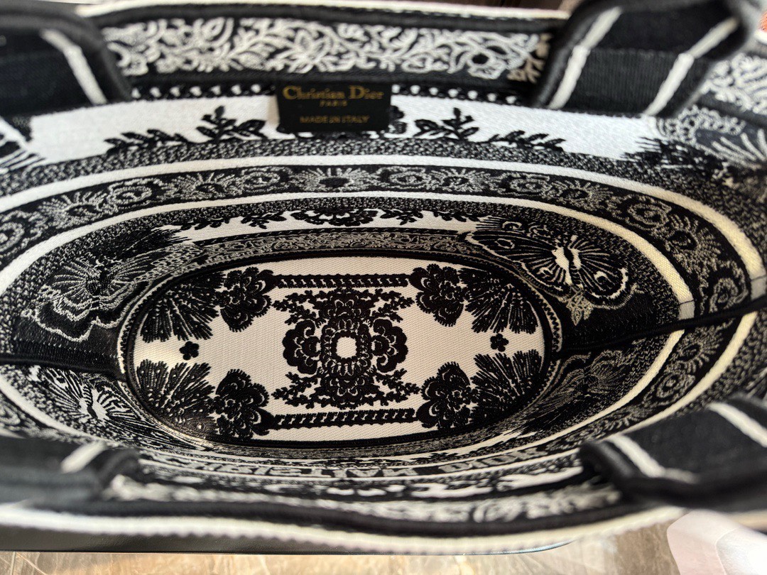 Bagsaaa D10r Hat Basket Bag White and Black Butterfly Bandana Embroidery