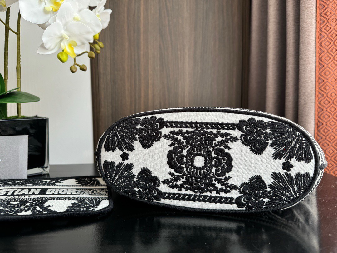 Bagsaaa D10r Hat Basket Bag White and Black Butterfly Bandana Embroidery