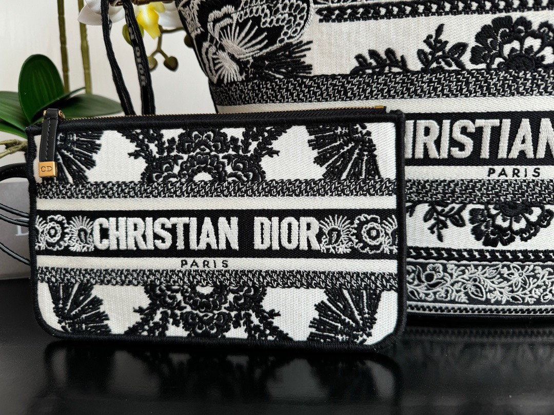 Bagsaaa D10r Hat Basket Bag White and Black Butterfly Bandana Embroidery