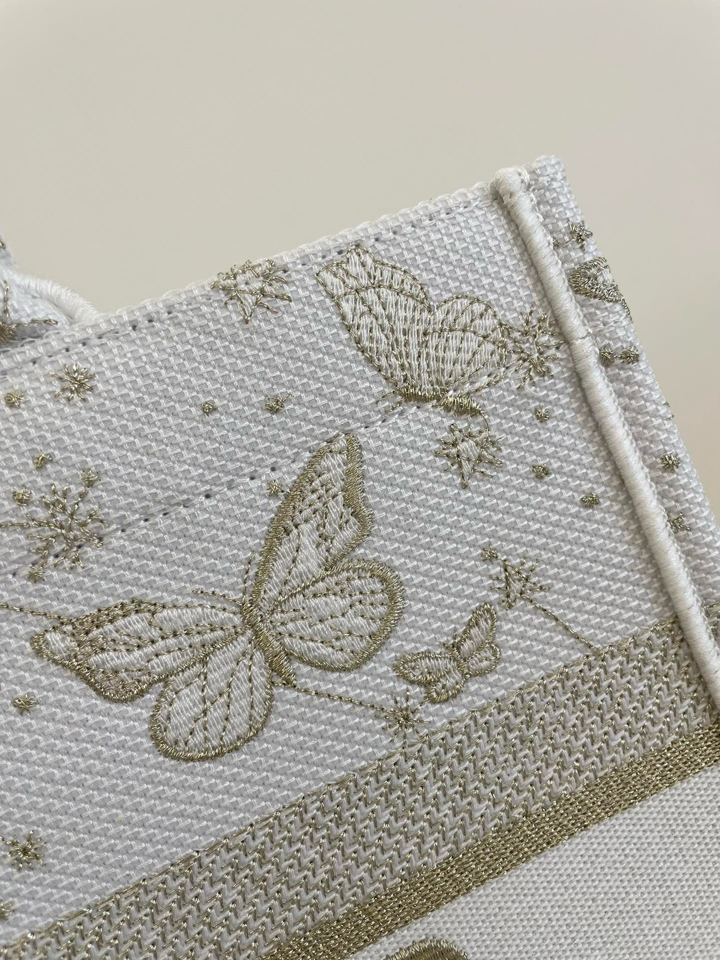 Bagsaaa D10r Book Tote Medium White and Gold-tone Gradient Butterflies - 36x18x28cm