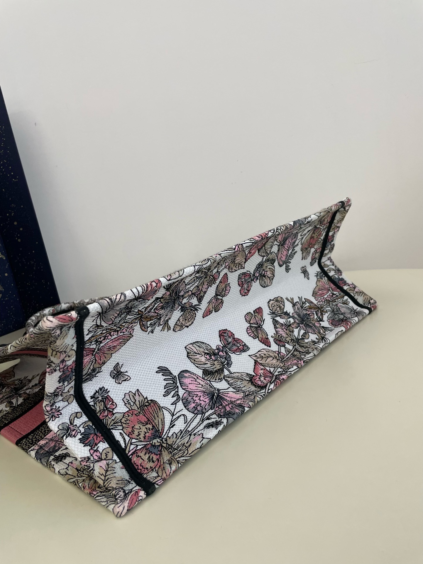 Bagsaaa D10r Lady Medium Book Tote White and Pastel Pink Butterfly Around The World Embroidery - 42 x 35 x 18.5 cm