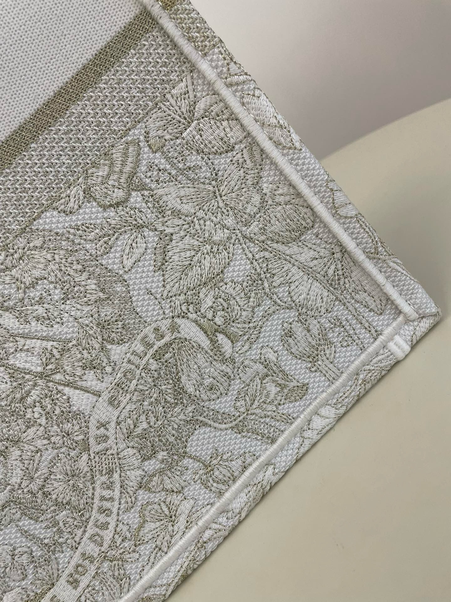 Bagsaaa D10r Lady Large Book Tote Gold-Tone and White Butterfly Around The World Embroidery -42 x 35 x 18.5 cm