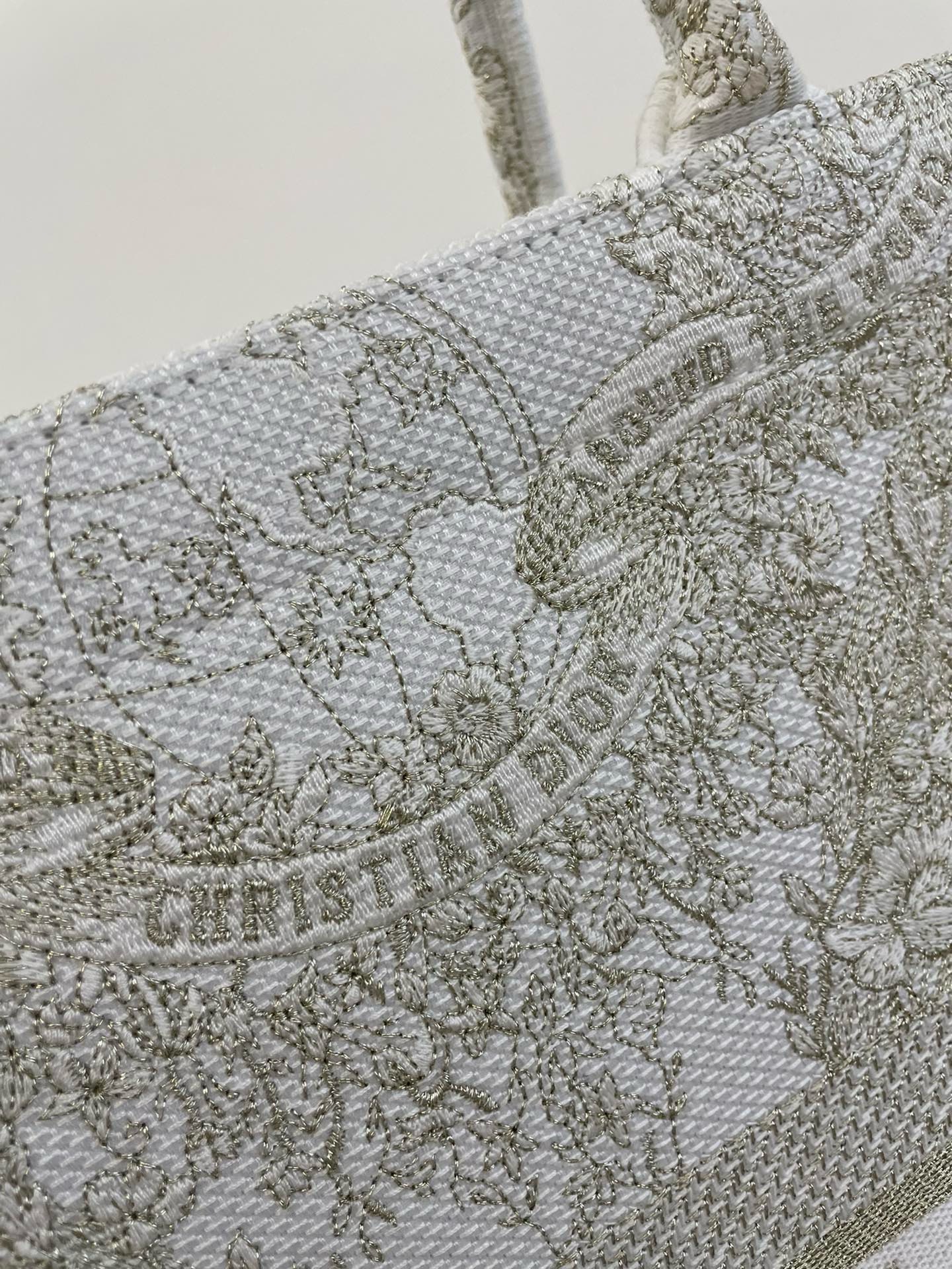 Bagsaaa D10r Lady Large Book Tote Gold-Tone and White Butterfly Around The World Embroidery -42 x 35 x 18.5 cm